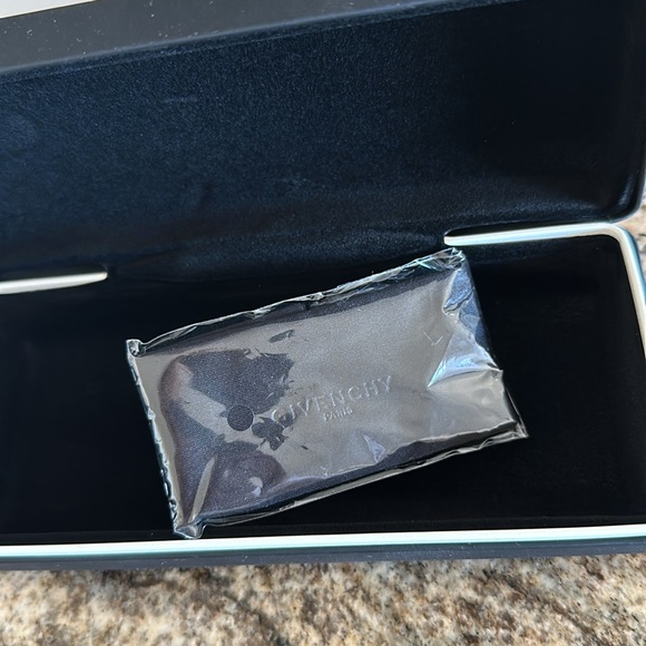 Givenchy sunglasses eyeglasses hard black case - Picture 2 of 3